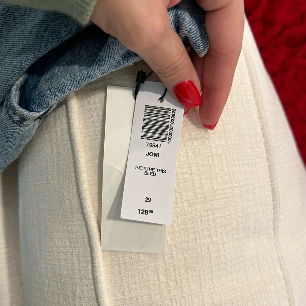 NEVER WORN Aritzia jeans - Denim forum size 29. Tags still on. - Picture 2 of 4